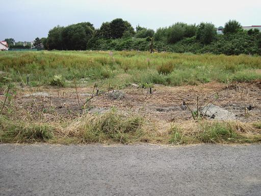 20100705_001a.JPG - Bohrlöcher direkt am Wandweg