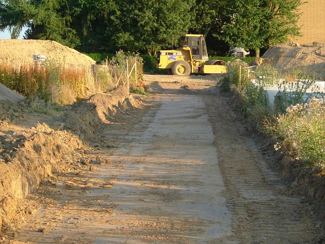 2005_0717_203657.JPG - Fläche für die Mulde nördl. des Altbestandes Richtung Süden