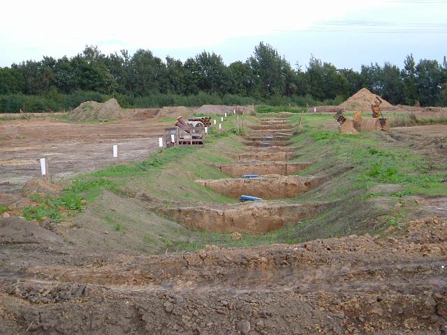 2005_0826_194908.JPG - Mittlere Mulde im Bauträgerbereich Richtung Nord/Ost