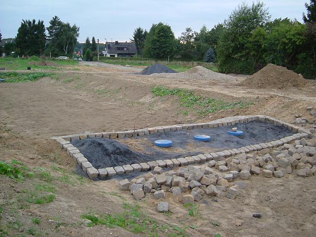 2005_0912_184836.JPG - Große Mulde südl. des Altbestandes Richtung Westen - Muldenüberlauf wird modelliert.