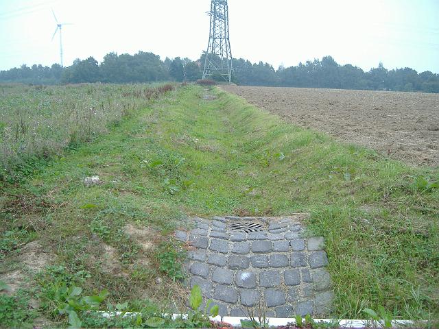 2006_0917_175622.JPG - Südlichste Mulde Richtung Osten - im Vordergrund der Muldenübergang unterhalb des Rhönwegs zur Mulde vor der Schonung