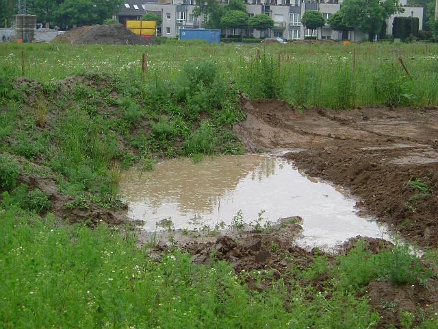 2005_0606_102950.JPG - Archäologische Grabungsfläche vor dem Bauträgerbereich - Blickrichtung Nord/Ost