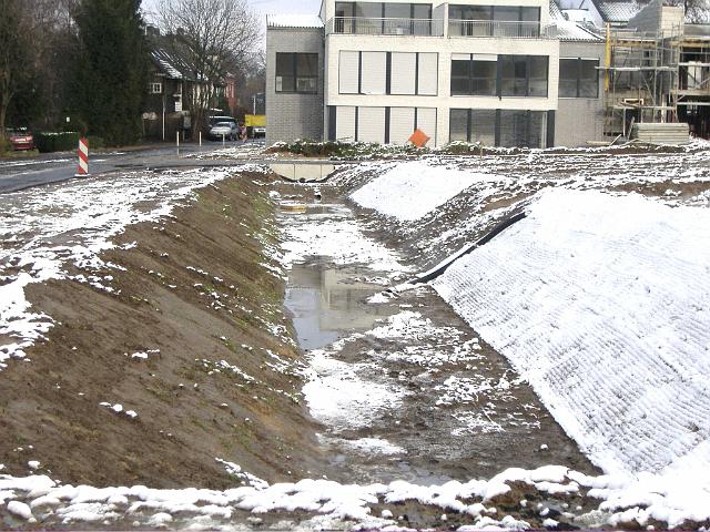 2005_1218_133604.JPG - Mulde südl. der Oeverscheidt im Bauträgerbereich