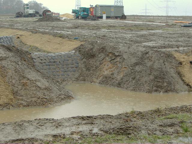 2006_0309_170832.JPG - Mulde im Bauträgerbereich Richtung Süd/Ost