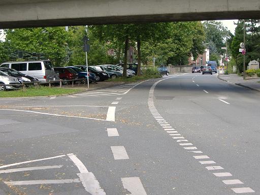 2008_0804_133513.JPG - Der alte Parkplatz unter der S-Bahn