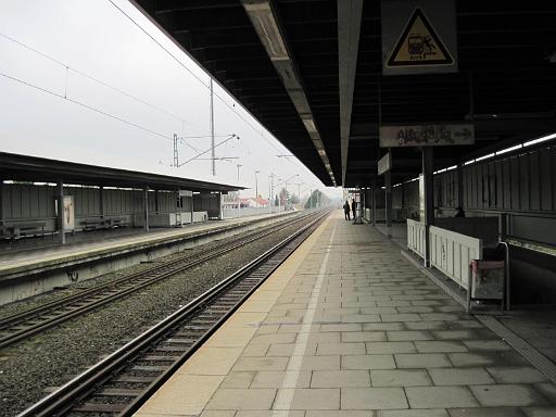 20100316_001.JPG - S-Bahn-Bahnsteig Richtung Bochum